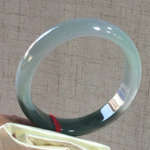 乳白色翡翠价格和图片的简单介绍-第2张图片-翡翠网