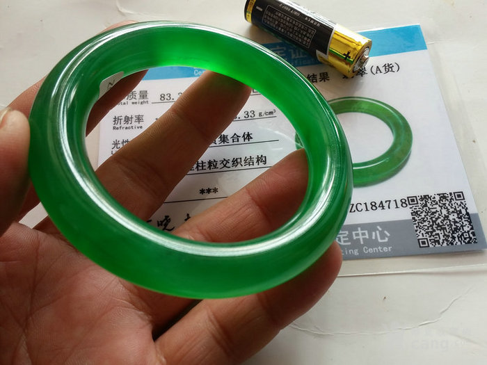 关于翡翠绿色手镯图片大全的信息-第2张图片-翡翠网 关于翡翠绿色手镯图片大全的信息-第2张图片-翡翠网