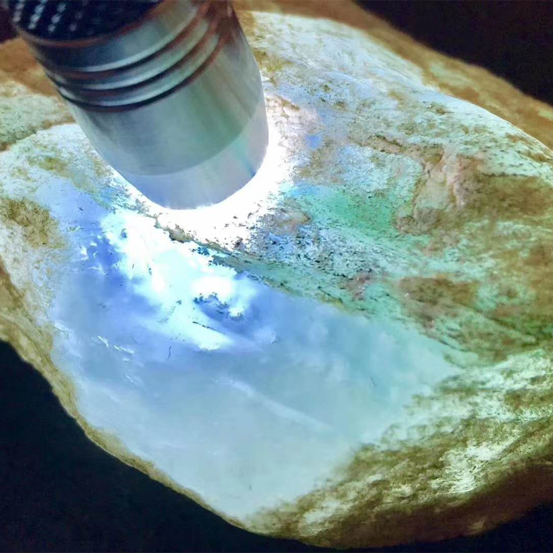 包含百万级玻璃种翡翠原石切开的词条-第2张图片-翡翠网 包含百万级玻璃种翡翠原石切开的词条-第2张图片-翡翠网