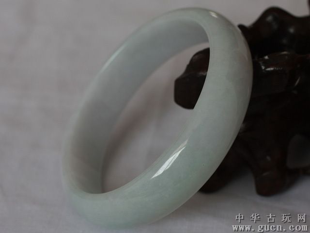 翡翠灰色代表什么意思,灰色底色的翡翠手镯-第2张图片-翡翠网 翡翠灰色代表什么意思,灰色底色的翡翠手镯-第2张图片-翡翠网