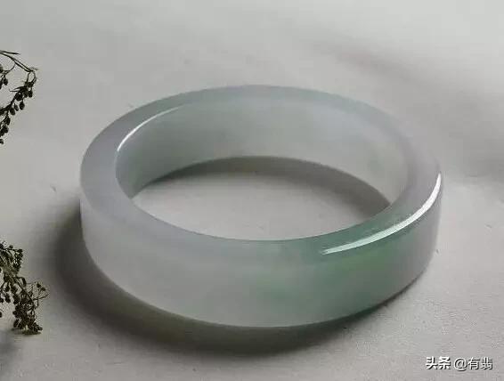 翡翠手镯的款式和图片的简单介绍-第6张图片-翡翠网 翡翠手镯的款式和图片的简单介绍-第6张图片-翡翠网