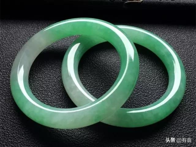 翡翠手镯的款式和图片的简单介绍-第10张图片-翡翠网 翡翠手镯的款式和图片的简单介绍-第10张图片-翡翠网