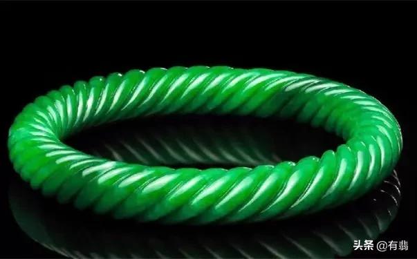 翡翠手镯的款式和图片的简单介绍-第11张图片-翡翠网 翡翠手镯的款式和图片的简单介绍-第11张图片-翡翠网