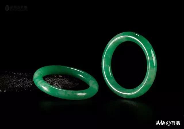 翡翠手镯的款式和图片的简单介绍-第14张图片-翡翠网 翡翠手镯的款式和图片的简单介绍-第14张图片-翡翠网