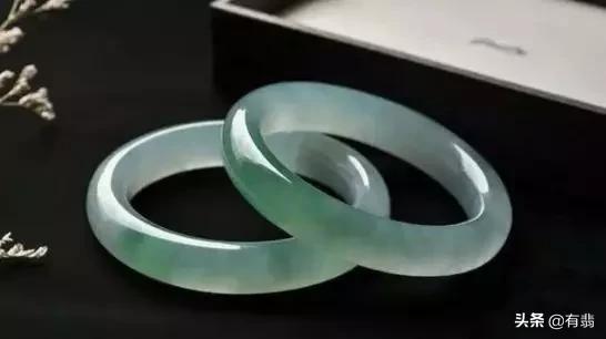 翡翠手镯的款式和图片的简单介绍-第15张图片-翡翠网 翡翠手镯的款式和图片的简单介绍-第15张图片-翡翠网