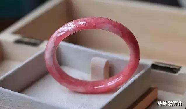 翡翠手镯的款式和图片的简单介绍-第17张图片-翡翠网 翡翠手镯的款式和图片的简单介绍-第17张图片-翡翠网