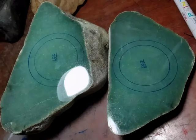 关于莫西沙翡翠手镯价格的信息-第2张图片-翡翠网 关于莫西沙翡翠手镯价格的信息-第2张图片-翡翠网