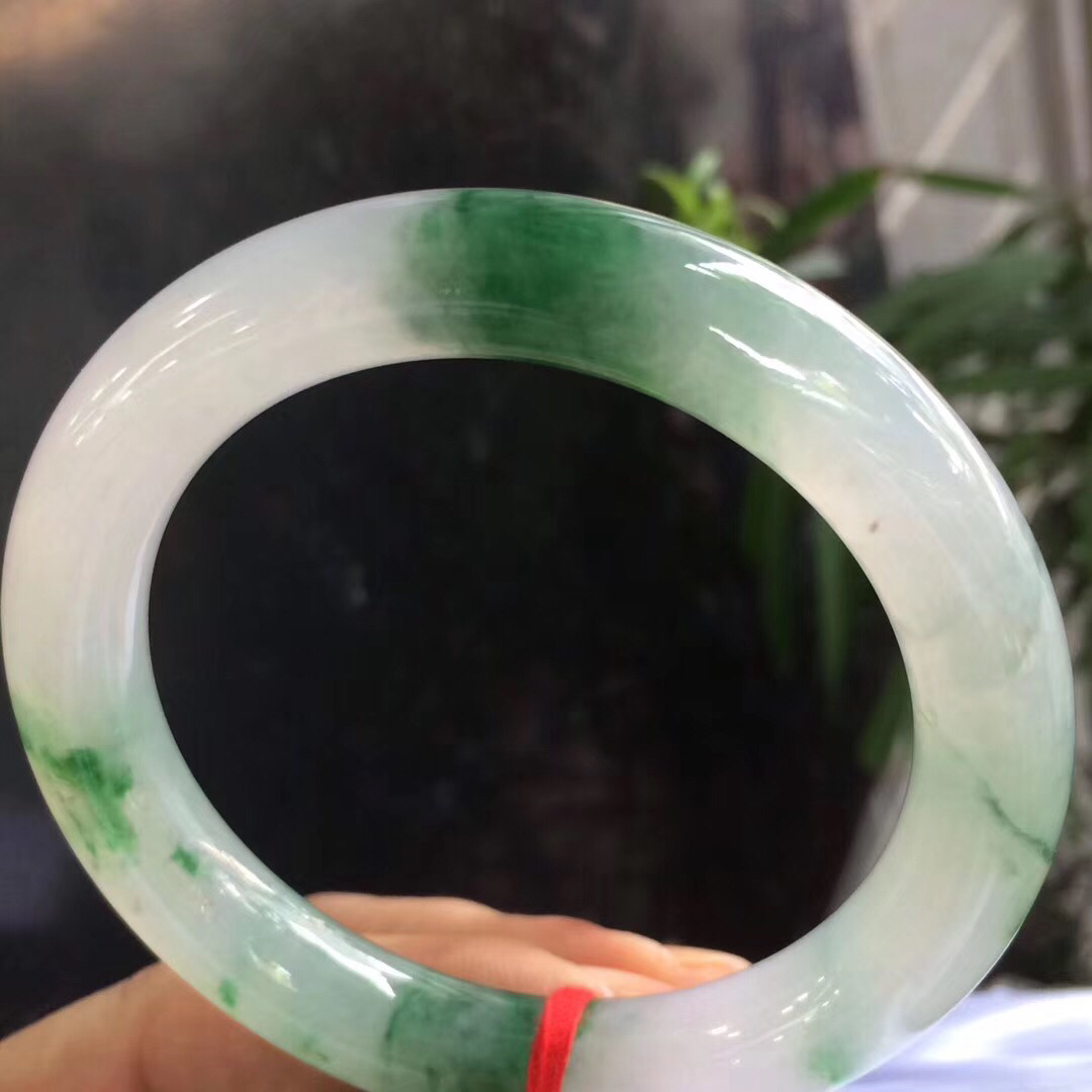 翡翠手镯普通翡翠手镯和银-第1张图片-翡翠网 翡翠手镯普通翡翠手镯和银-第1张图片-翡翠网