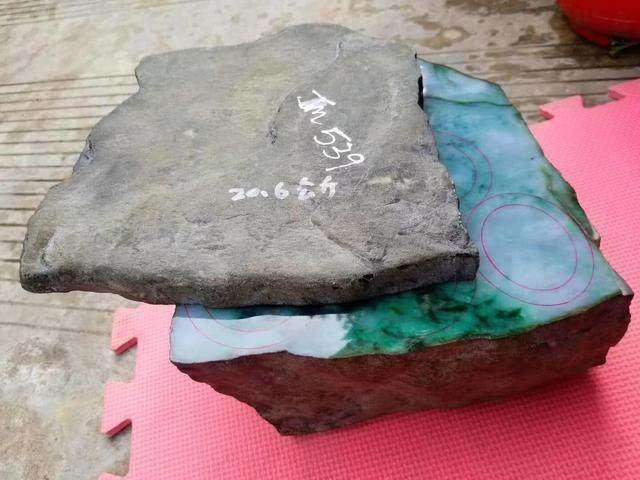 包含翡翠木那原石皮色特点的词条-第9张图片-翡翠网 包含翡翠木那原石皮色特点的词条-第9张图片-翡翠网