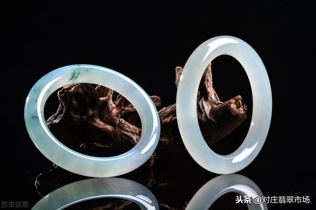 翡翠手镯陈列图的简单介绍-第1张图片-翡翠网 翡翠手镯陈列图的简单介绍-第1张图片-翡翠网