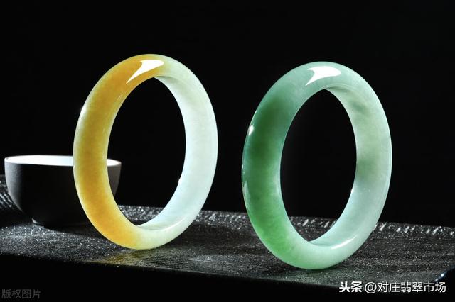 翡翠手镯陈列图的简单介绍-第3张图片-翡翠网 翡翠手镯陈列图的简单介绍-第3张图片-翡翠网