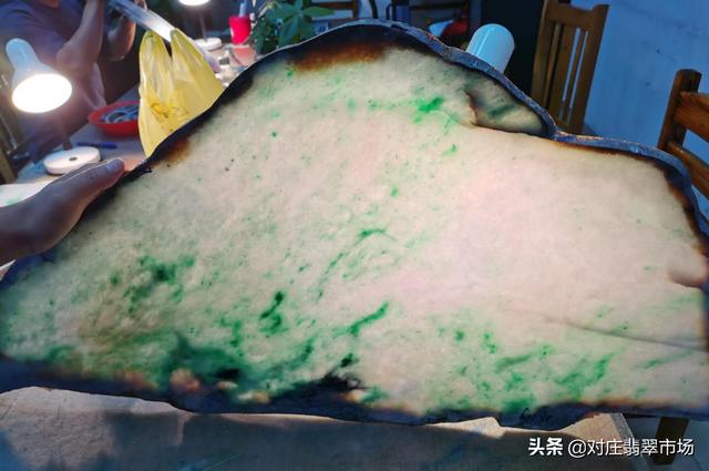 翡翠手镯陈列图的简单介绍-第4张图片-翡翠网 翡翠手镯陈列图的简单介绍-第4张图片-翡翠网