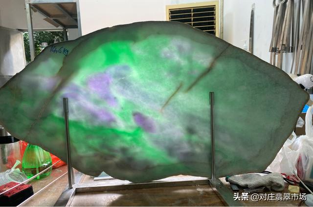 翡翠手镯陈列图的简单介绍-第5张图片-翡翠网 翡翠手镯陈列图的简单介绍-第5张图片-翡翠网