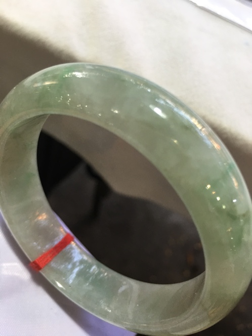 糯种翡翠手镯能养透吗的简单介绍-第2张图片-翡翠网 糯种翡翠手镯能养透吗的简单介绍-第2张图片-翡翠网