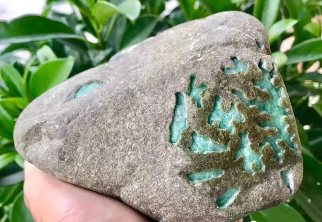 翡翠原石色知识大全的简单介绍-第2张图片-翡翠网 翡翠原石色知识大全的简单介绍-第2张图片-翡翠网