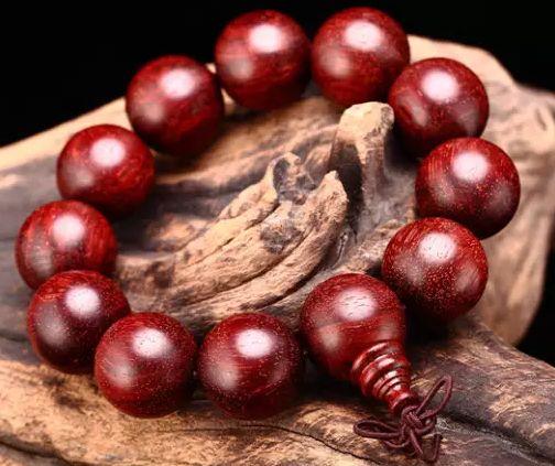 翡翠手镯发黏的简单介绍-第1张图片-翡翠网 翡翠手镯发黏的简单介绍-第1张图片-翡翠网