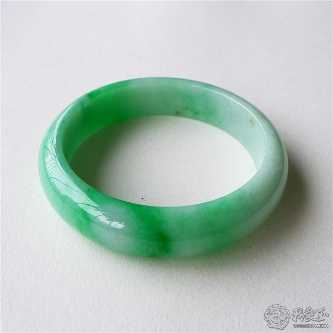 翡翠手镯有绿色怎么回事的简单介绍-第1张图片-翡翠网 翡翠手镯有绿色怎么回事的简单介绍-第1张图片-翡翠网