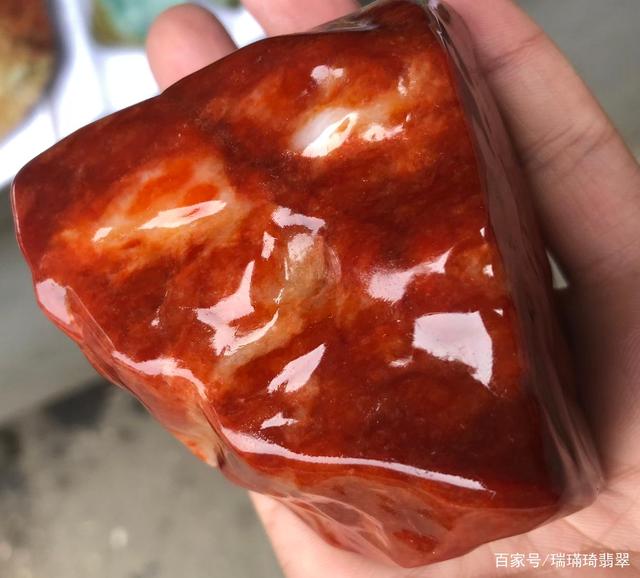 翡翠原石褐红色雾层的简单介绍-第2张图片-翡翠网 翡翠原石褐红色雾层的简单介绍-第2张图片-翡翠网