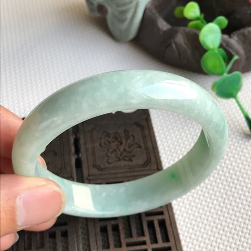 翡翠手镯有棉的简单介绍-第1张图片-翡翠网 翡翠手镯有棉的简单介绍-第1张图片-翡翠网