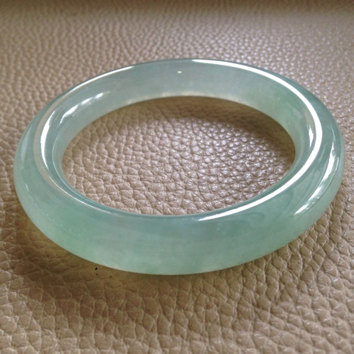 冰种翡翠手镯有棉的简单介绍-第1张图片-翡翠网 冰种翡翠手镯有棉的简单介绍-第1张图片-翡翠网