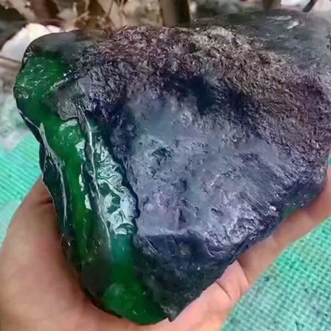 翡翠知识全集视频的简单介绍-第1张图片-翡翠网