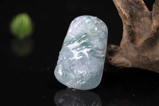 关于翡翠手镯上面有气泡咋回事的信息-第1张图片-翡翠网 关于翡翠手镯上面有气泡咋回事的信息-第1张图片-翡翠网