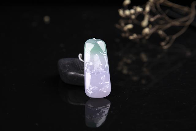 关于翡翠手镯上面有气泡咋回事的信息-第3张图片-翡翠网 关于翡翠手镯上面有气泡咋回事的信息-第3张图片-翡翠网