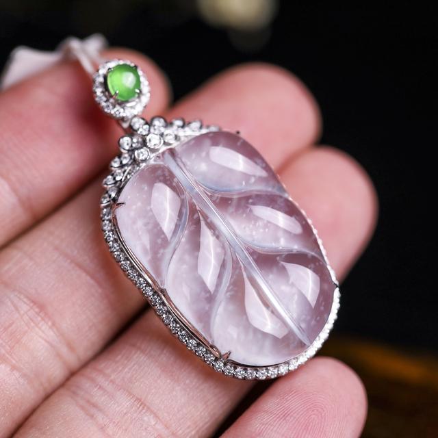 关于翡翠手镯上面有气泡咋回事的信息-第5张图片-翡翠网 关于翡翠手镯上面有气泡咋回事的信息-第5张图片-翡翠网