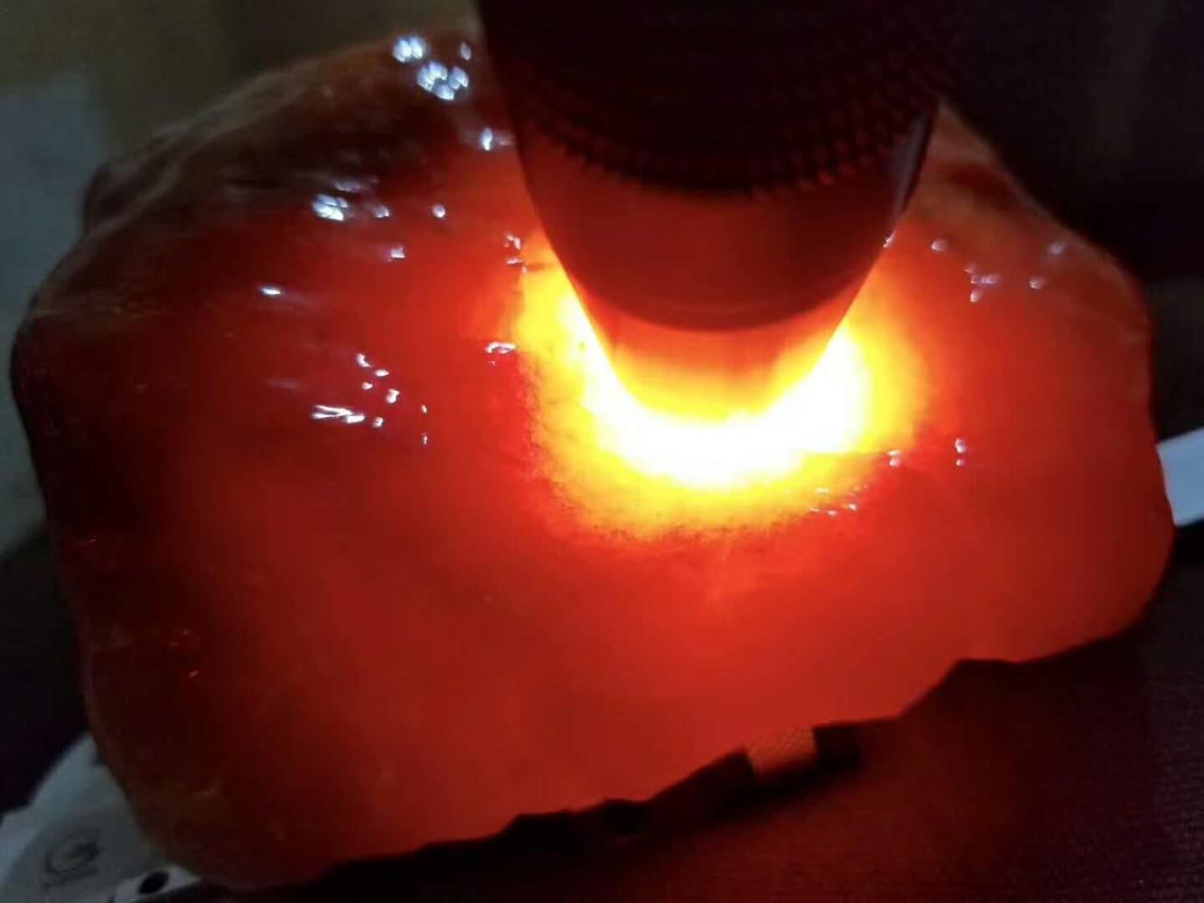 红色翡翠图片欣赏红翡翠和红玛瑙哪个贵-第1张图片-翡翠网