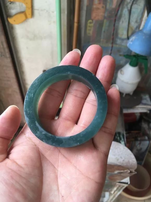 蓝水翡翠手镯图片的简单介绍-第1张图片-翡翠网 蓝水翡翠手镯图片的简单介绍-第1张图片-翡翠网