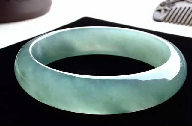 包含十万左右冰种翡翠手镯的词条-第1张图片-翡翠网 包含十万左右冰种翡翠手镯的词条-第1张图片-翡翠网