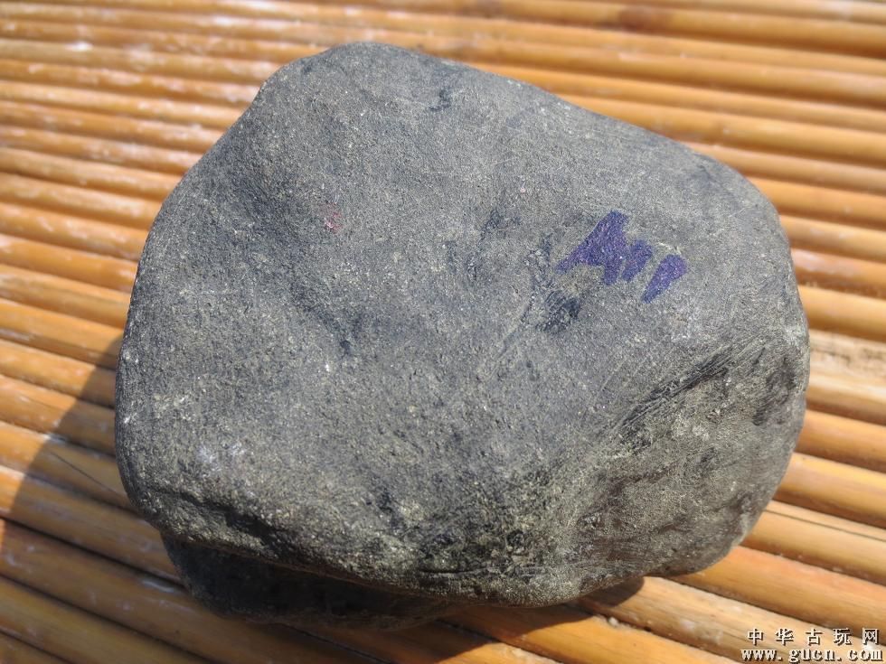 翡翠原石外面有像冰渣表现翡翠冰渣料不值钱吗-第2张图片-翡翠网 翡翠原石外面有像冰渣表现翡翠冰渣料不值钱吗-第2张图片-翡翠网