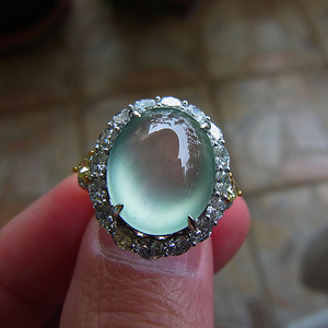 玻璃种翡翠戒指价格的简单介绍-第1张图片-翡翠网 玻璃种翡翠戒指价格的简单介绍-第1张图片-翡翠网