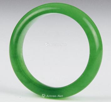 关于清代满绿翡翠手镯图片的信息-第8张图片-翡翠网 关于清代满绿翡翠手镯图片的信息-第8张图片-翡翠网