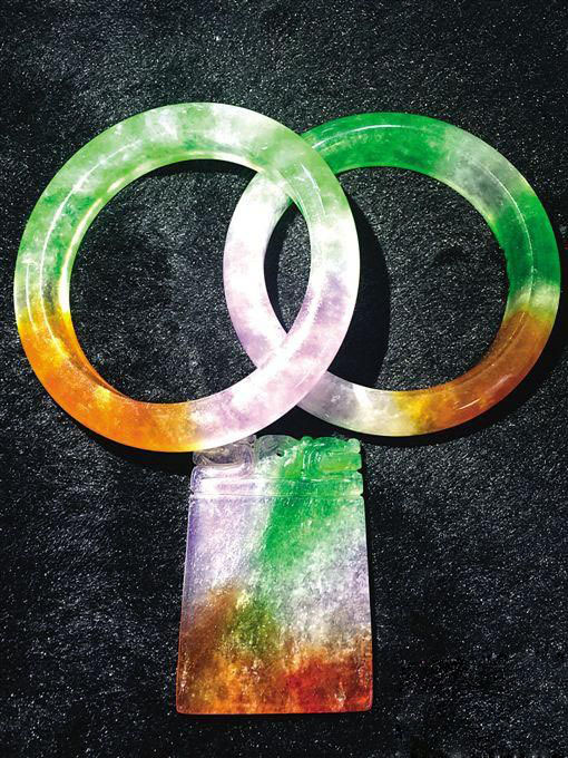 五色翡翠手镯的简单介绍-第1张图片-翡翠网 五色翡翠手镯的简单介绍-第1张图片-翡翠网