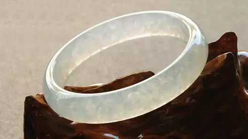 翡翠手镯店讲翡翠手镯-第2张图片-翡翠网 翡翠手镯店讲翡翠手镯-第2张图片-翡翠网