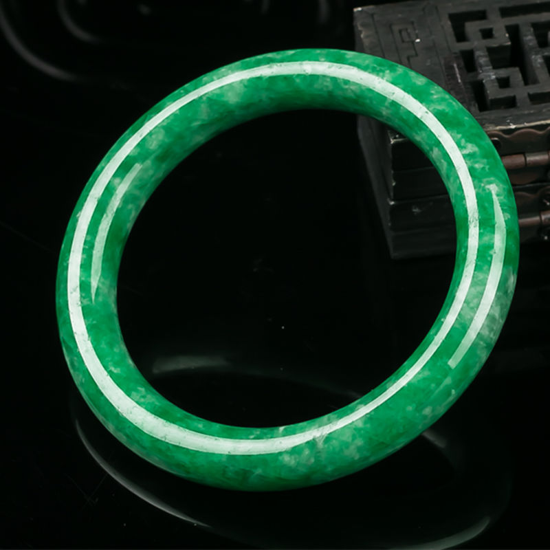 翡翠手镯价值的简单介绍-第2张图片-翡翠网 翡翠手镯价值的简单介绍-第2张图片-翡翠网