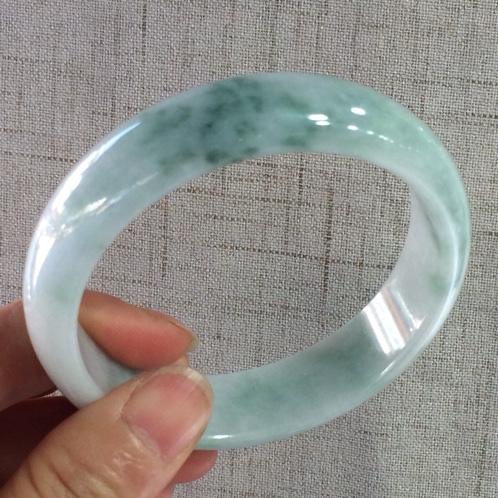 癣加绿翡翠手镯图片的简单介绍-第1张图片-翡翠网 癣加绿翡翠手镯图片的简单介绍-第1张图片-翡翠网