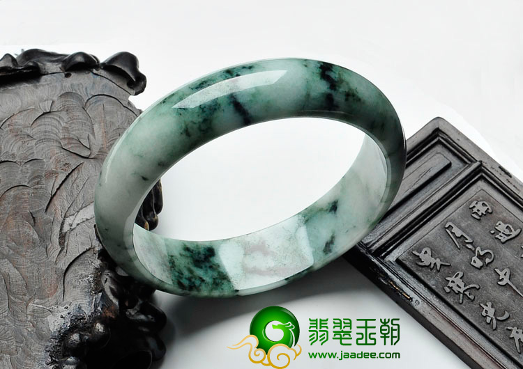 癣加绿翡翠手镯图片的简单介绍-第2张图片-翡翠网 癣加绿翡翠手镯图片的简单介绍-第2张图片-翡翠网