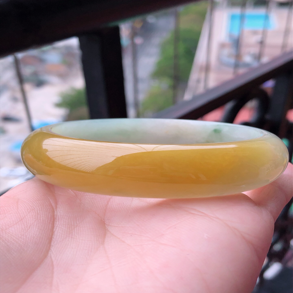 包含翡翠飘黄翡手镯好么的词条-第1张图片-翡翠网 包含翡翠飘黄翡手镯好么的词条-第1张图片-翡翠网