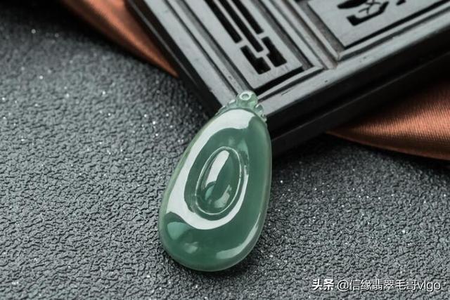 翡翠知识什么是翡翠的灰的简单介绍-第3张图片-翡翠网 翡翠知识什么是翡翠的灰的简单介绍-第3张图片-翡翠网