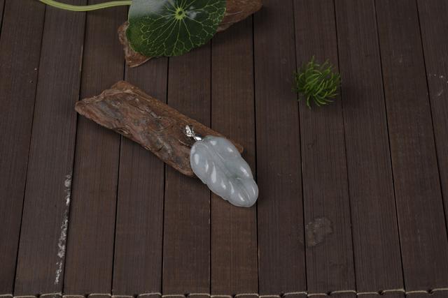 翡翠佩戴的保养知识的简单介绍-第1张图片-翡翠网 翡翠佩戴的保养知识的简单介绍-第1张图片-翡翠网