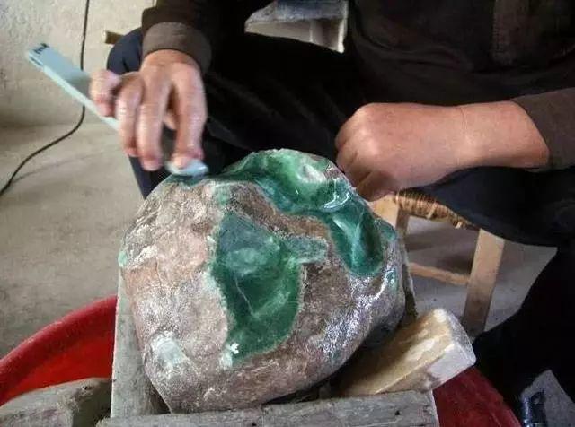 翡翠手镯制作图片的简单介绍-第2张图片-翡翠网 翡翠手镯制作图片的简单介绍-第2张图片-翡翠网