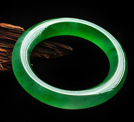 翡翠吊坠挑选口诀的简单介绍-第7张图片-翡翠网 翡翠吊坠挑选口诀的简单介绍-第7张图片-翡翠网