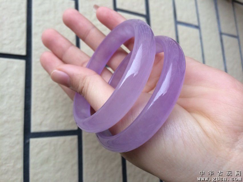 蓝紫色翡翠手镯值钱吗,紫色的翡翠手镯-第1张图片-翡翠网 蓝紫色翡翠手镯值钱吗,紫色的翡翠手镯-第1张图片-翡翠网