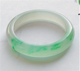 芙蓉绿翡翠,翡翠手镯芙蓉-第2张图片-翡翠网 芙蓉绿翡翠,翡翠手镯芙蓉-第2张图片-翡翠网