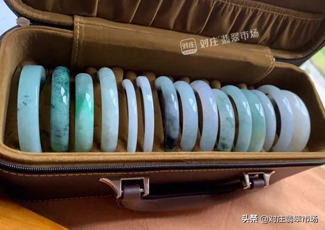 关于翡翠手镯 扁条的信息-第1张图片-翡翠网 关于翡翠手镯 扁条的信息-第1张图片-翡翠网