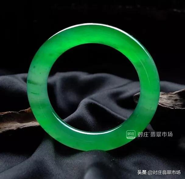 关于翡翠手镯 扁条的信息-第3张图片-翡翠网 关于翡翠手镯 扁条的信息-第3张图片-翡翠网