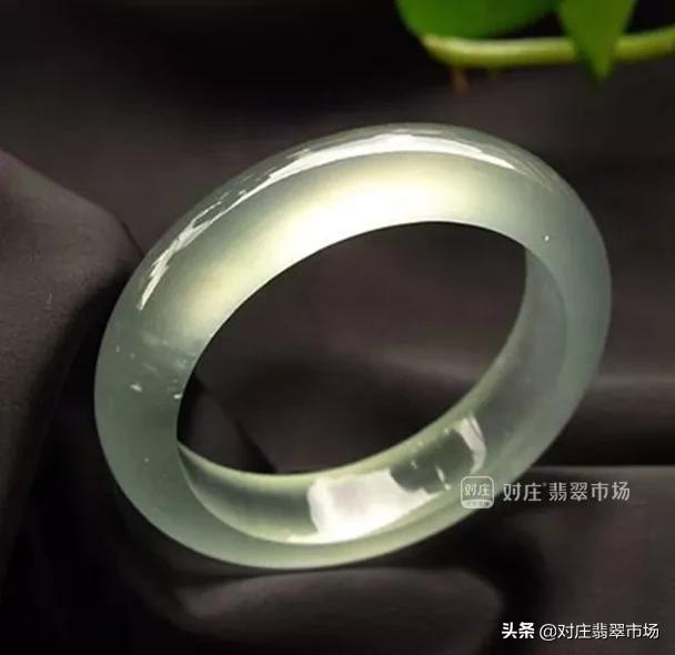 关于翡翠手镯 扁条的信息-第4张图片-翡翠网 关于翡翠手镯 扁条的信息-第4张图片-翡翠网