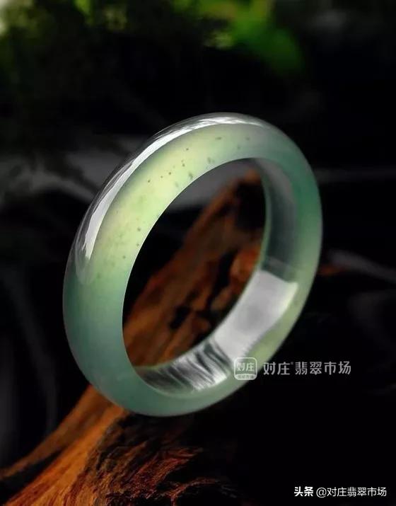 关于翡翠手镯 扁条的信息-第8张图片-翡翠网 关于翡翠手镯 扁条的信息-第8张图片-翡翠网